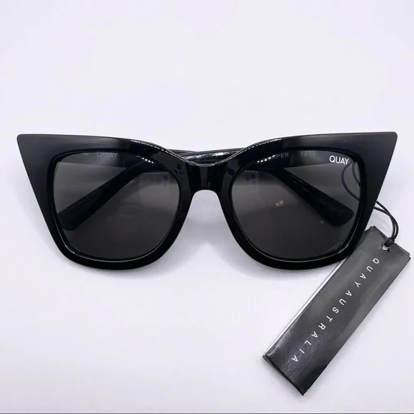 Brand new Quay sunglasses in Harper QUAY - Harper Sunglasses Shiny Black/Smoke Lens – Blond Genius main image 3